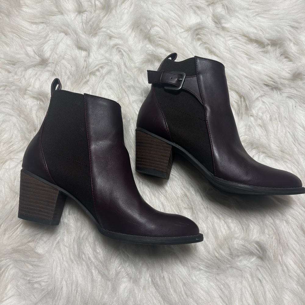 American Eagle Maroon Buckle Stacked Heel Booties size Women’s 8